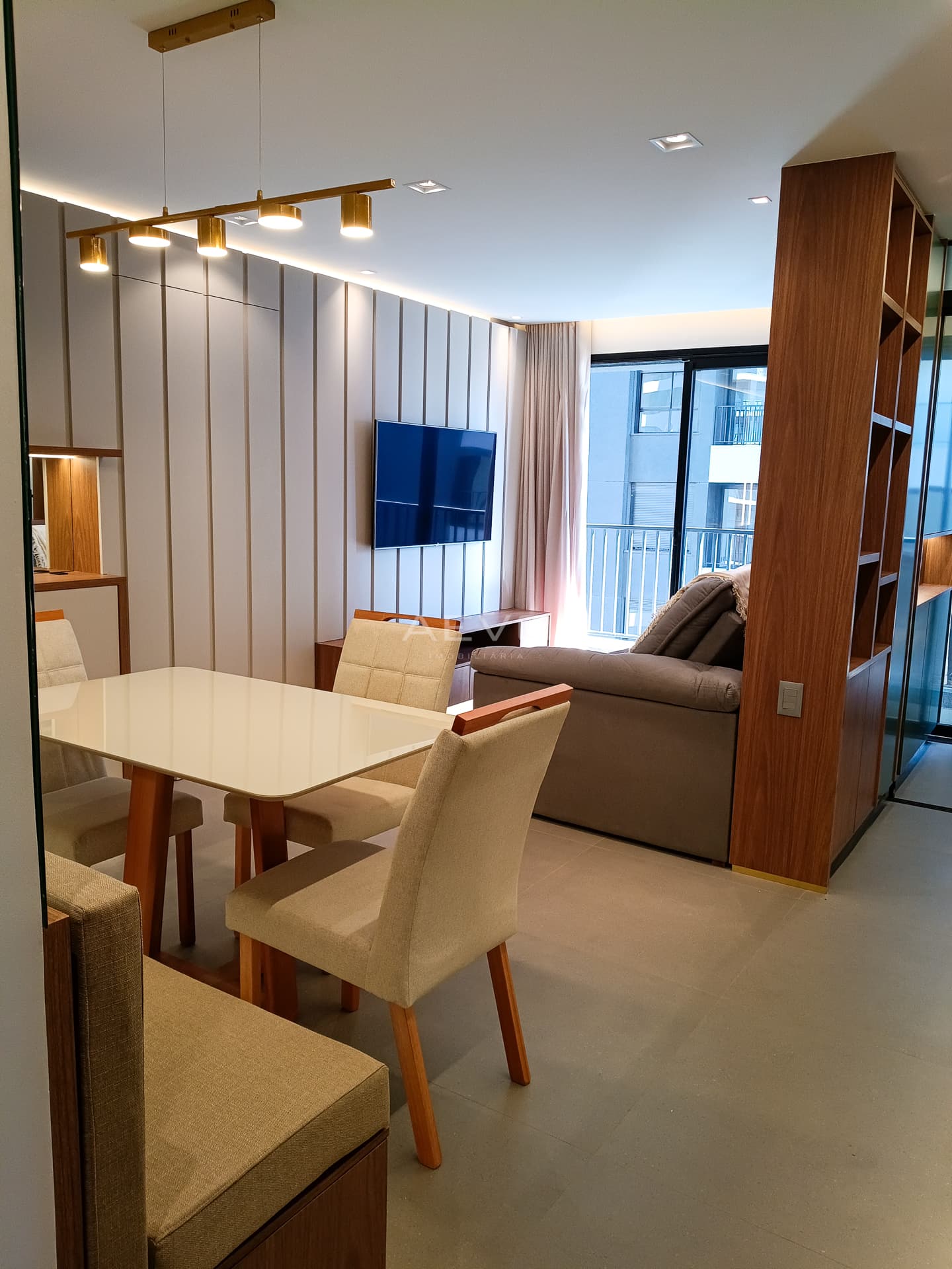 LUX OESTE DE 03 QUARTOS, SETOR OESTE.