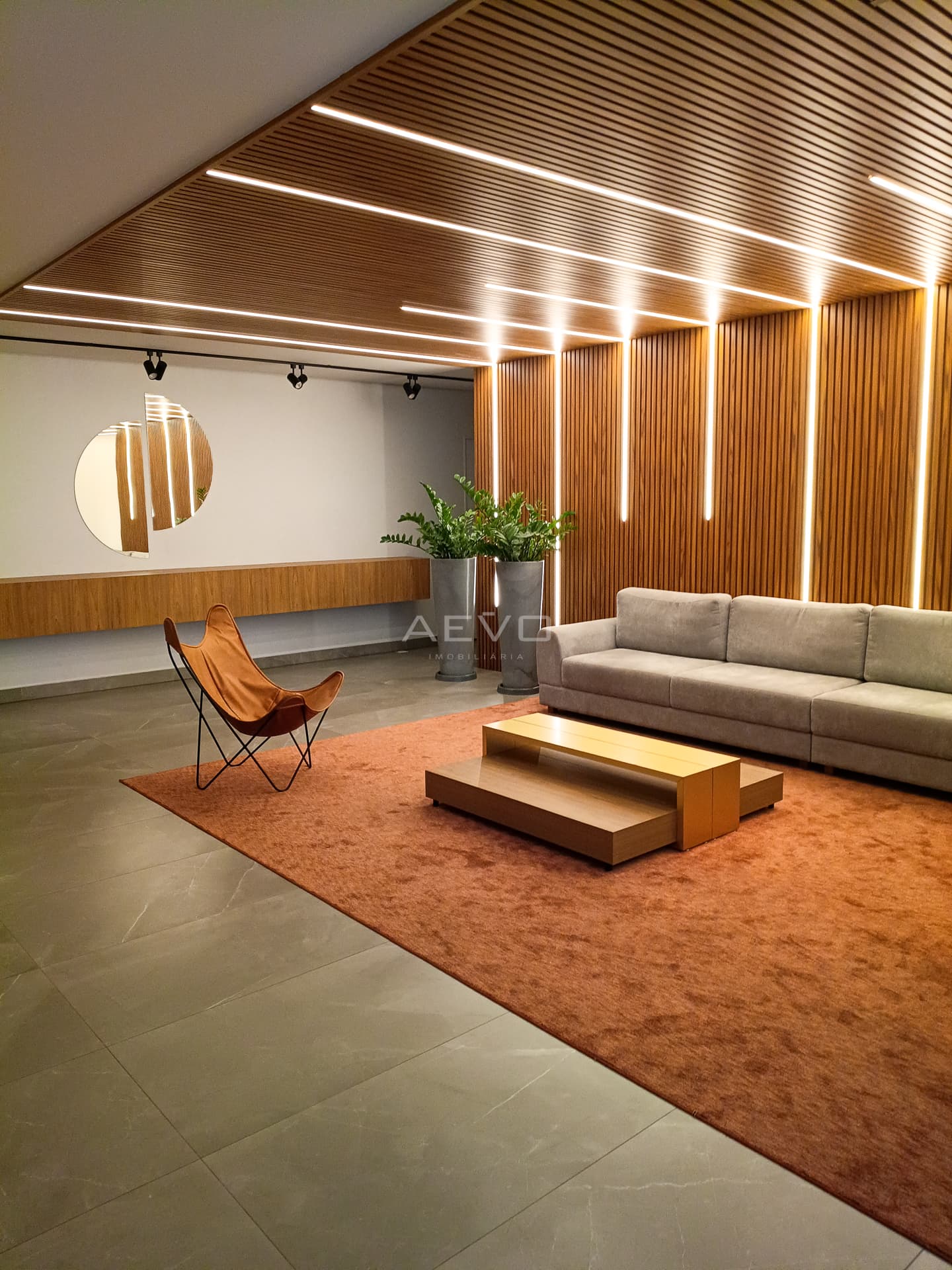 APARTAMENTO DE 02 QUARTOS, SETOR BUENO.